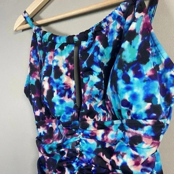 Magicsuit Swimsuit Size 10 Kat One Piece Ultraviolet Tummy Control ($174) Purple - Picture 3 of 10